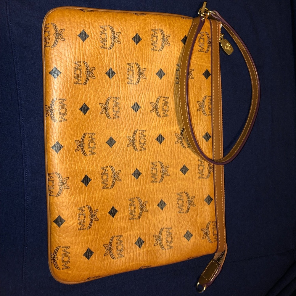 MCM AUTHENTIC LARGE CLUTCH
